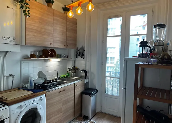 Un Charmant Appartement A Cote De La Cite Florale