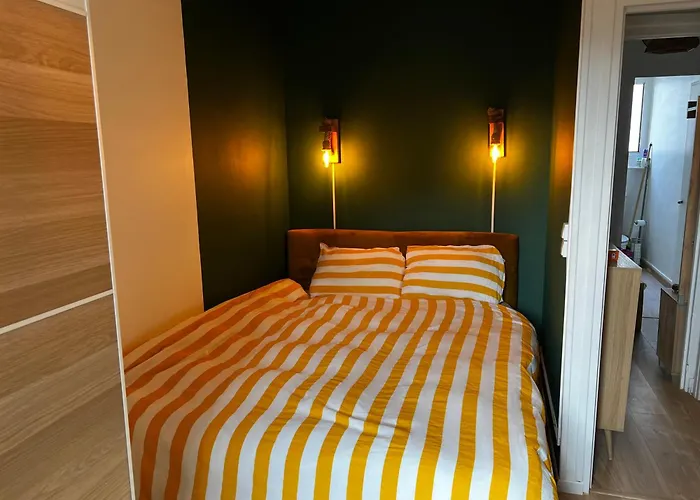 Un Charmant Appartement A Cote De La Cite Florale