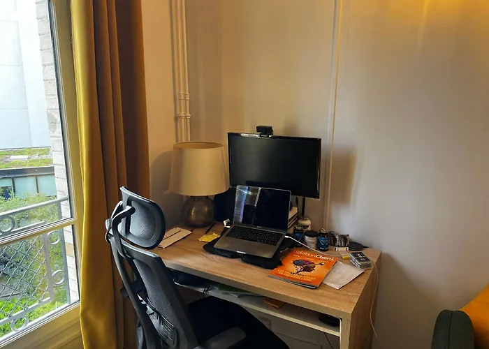 Un Charmant Appartement A Cote De La Cite Florale
